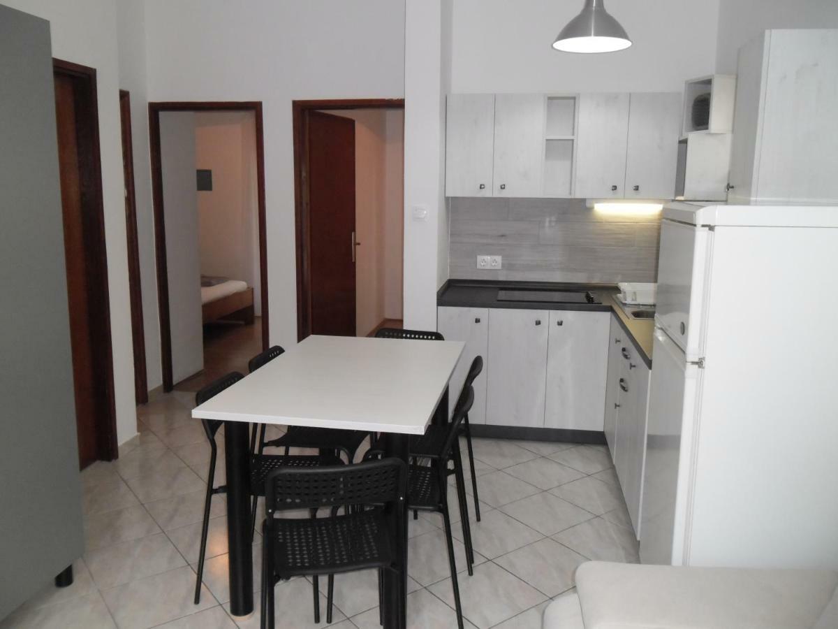 Nena Apartment Povljana